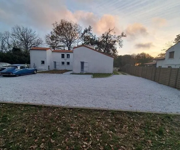 Douceur De Vivre, Calme Et Jardin 3 Médis