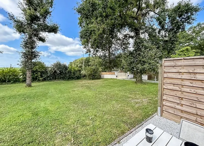 Douceur De Vivre, Calme Et Jardin 3 Médis